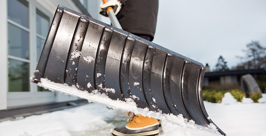 Лопаты для уборки снега Fiskars | Маленькие моторы